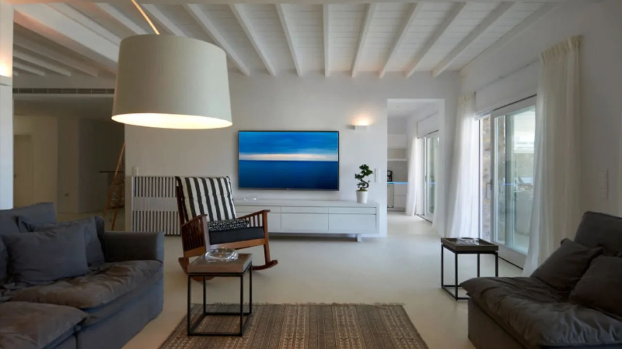 Spacious Seaside Retreat With Private Beach photo 2