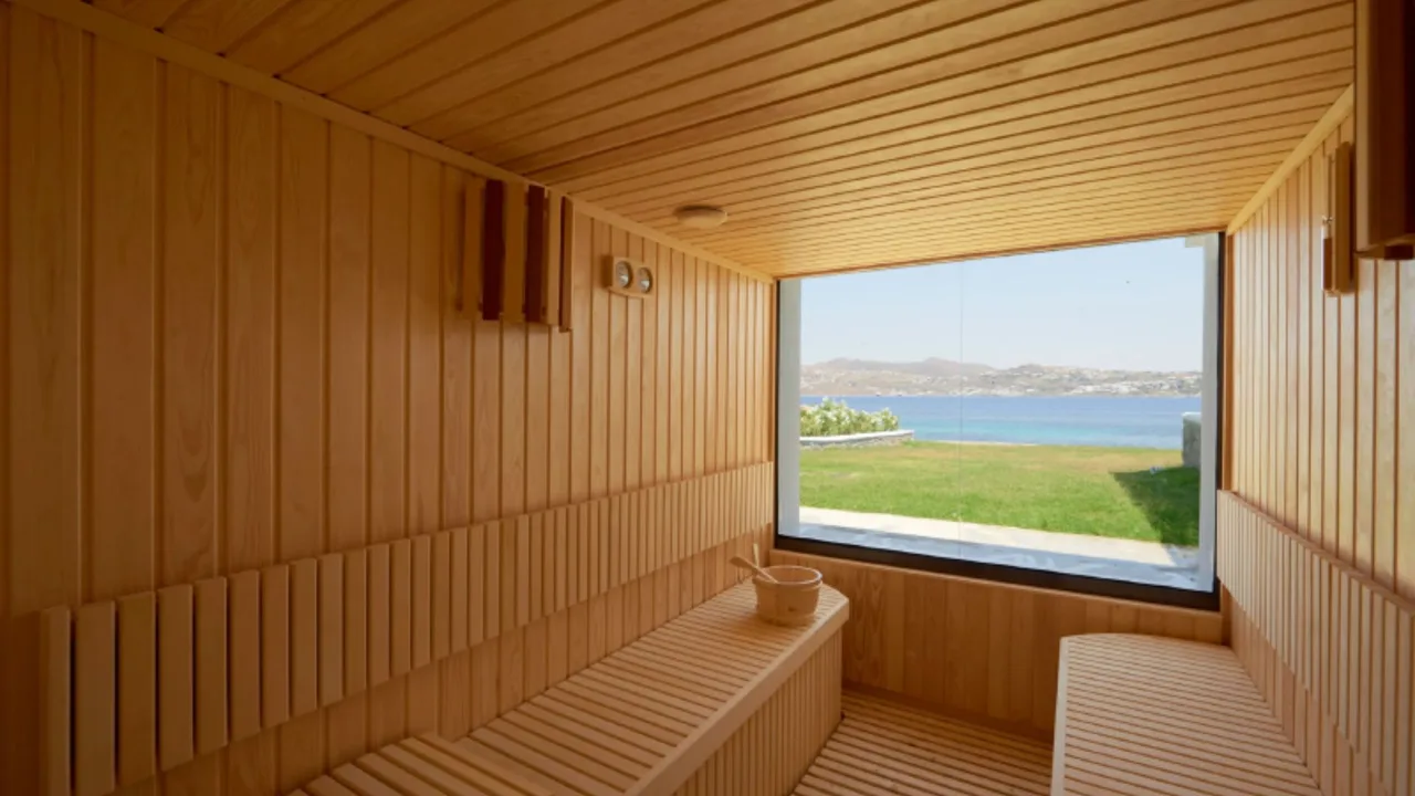 Spacious Seaside Retreat With Private Beach photo 4