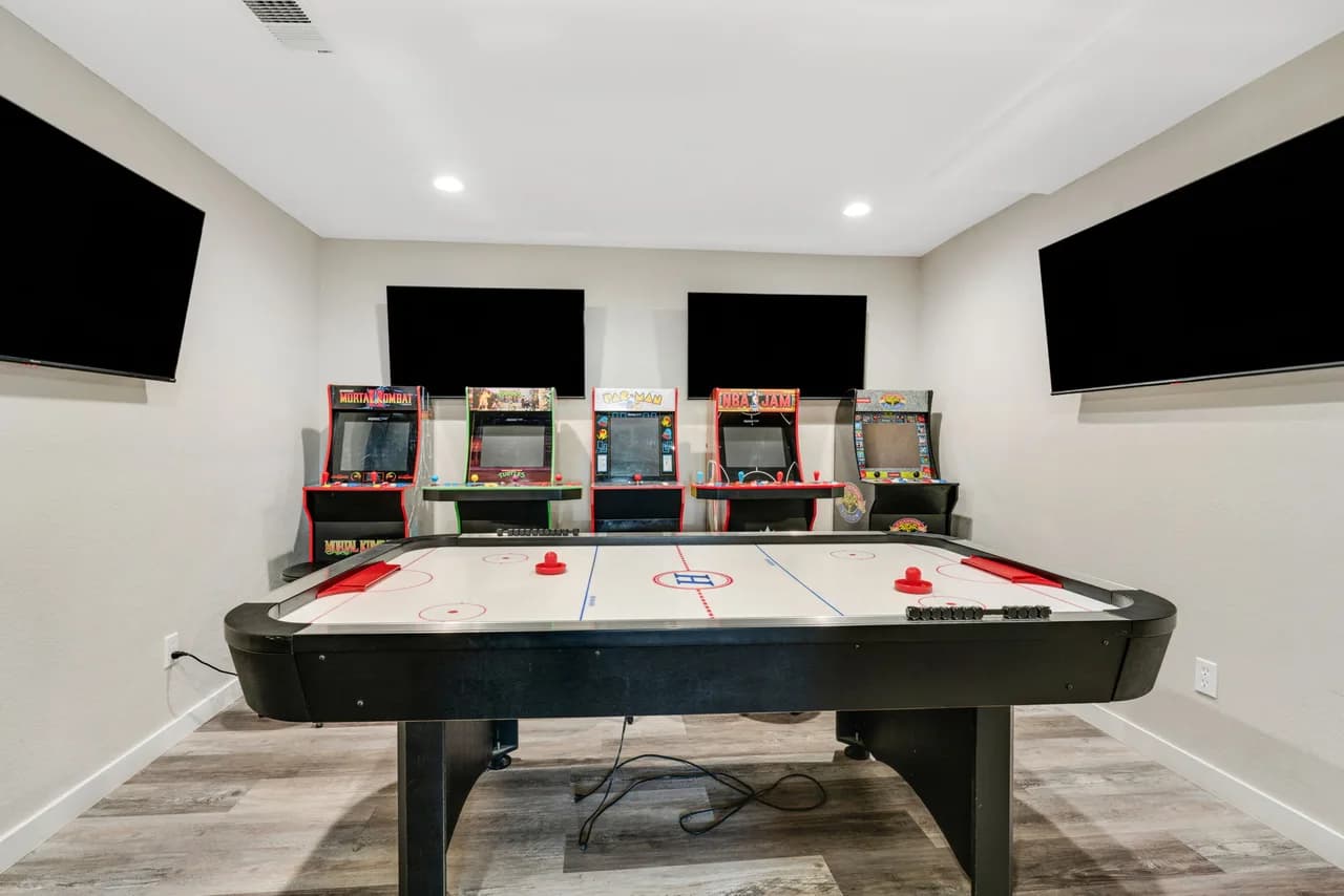 Scenic Five Bedroom Villa in Aurora, Colorado photo 5