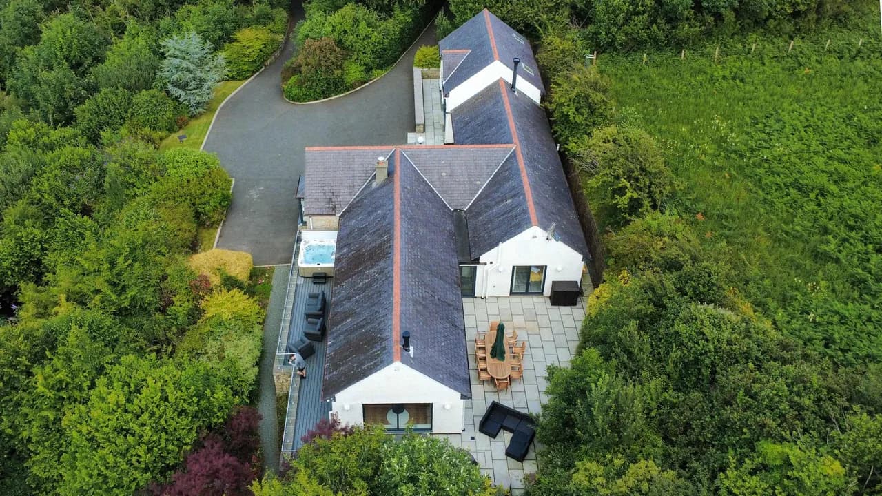 Sea View Four Bedroom Villa in Brynrefail photo 3
