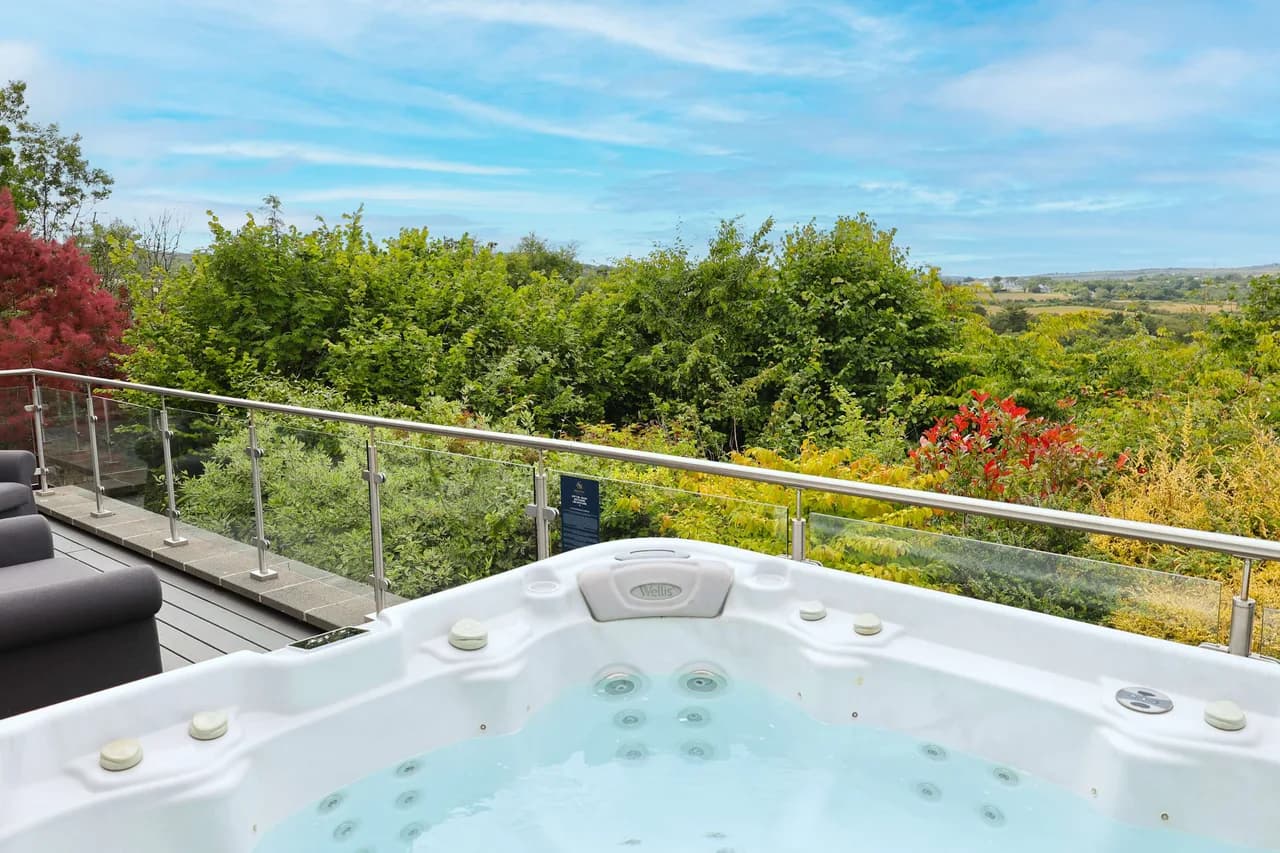 Sea View Four Bedroom Villa in Brynrefail photo 4