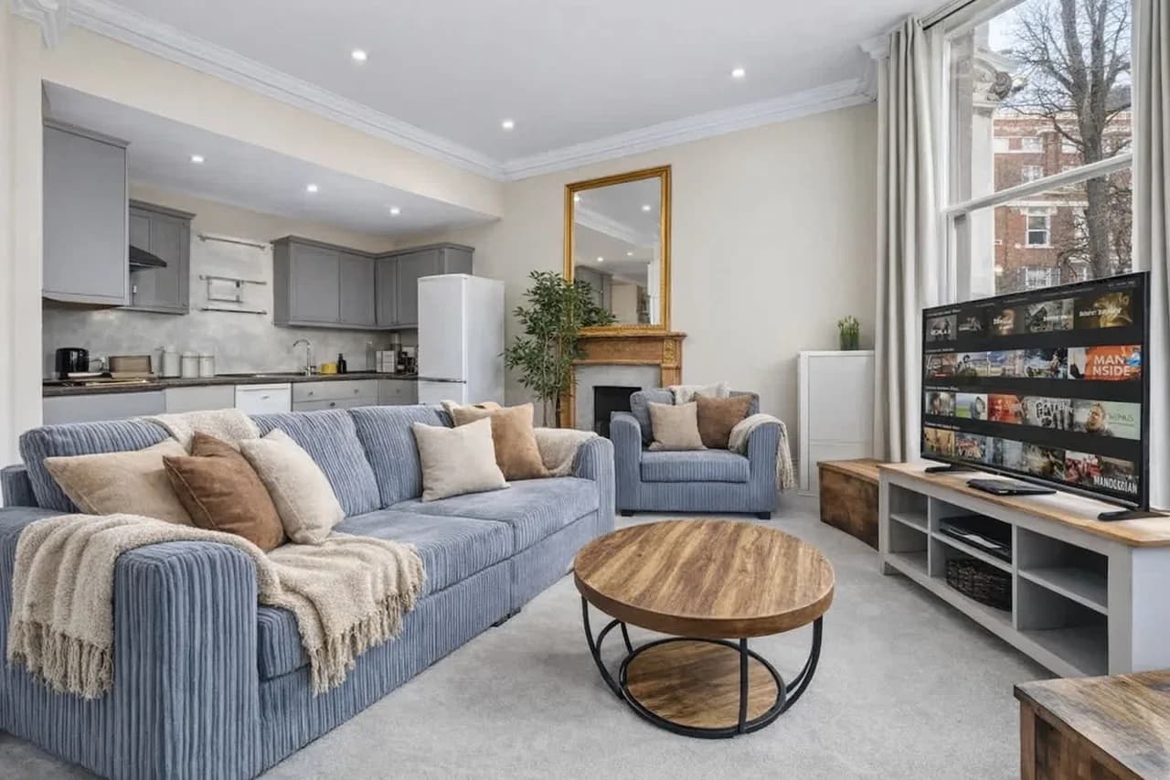 City View Two Bedroom Retreat in London photo 2