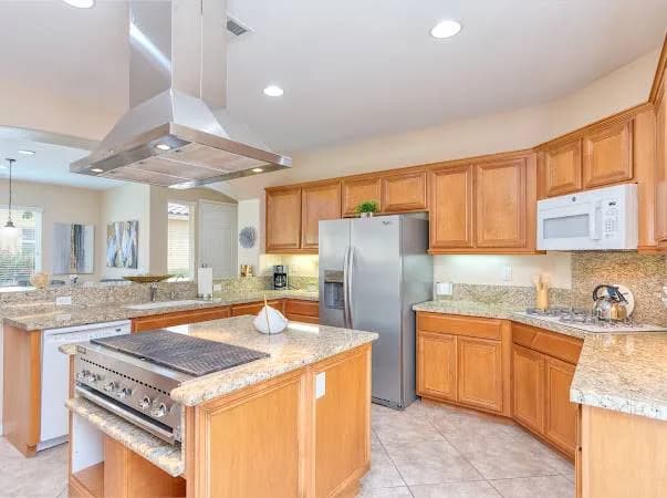 Pond View Three Bedroom House in Indio California photo 3