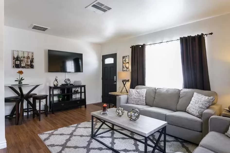 Chic One Bedroom Apartment in Downtown Los Angeles photo 5