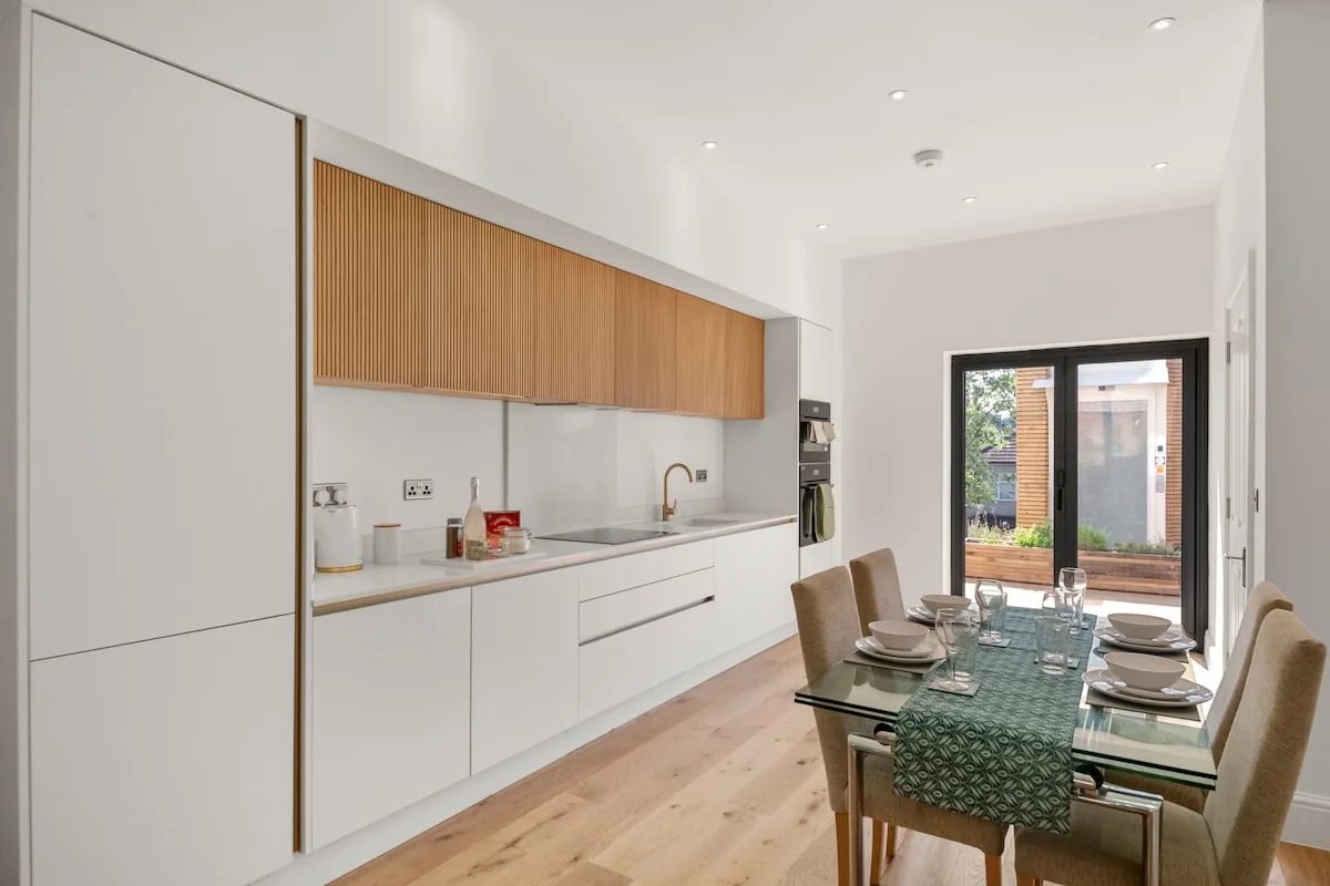 Contemporary Four Bedroom Villa in Purley