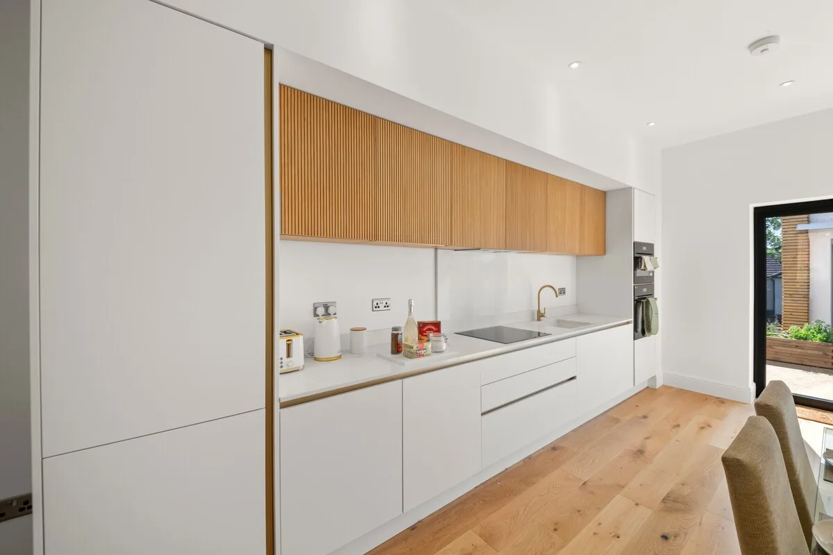 Contemporary Four Bedroom Villa in Purley photo 5