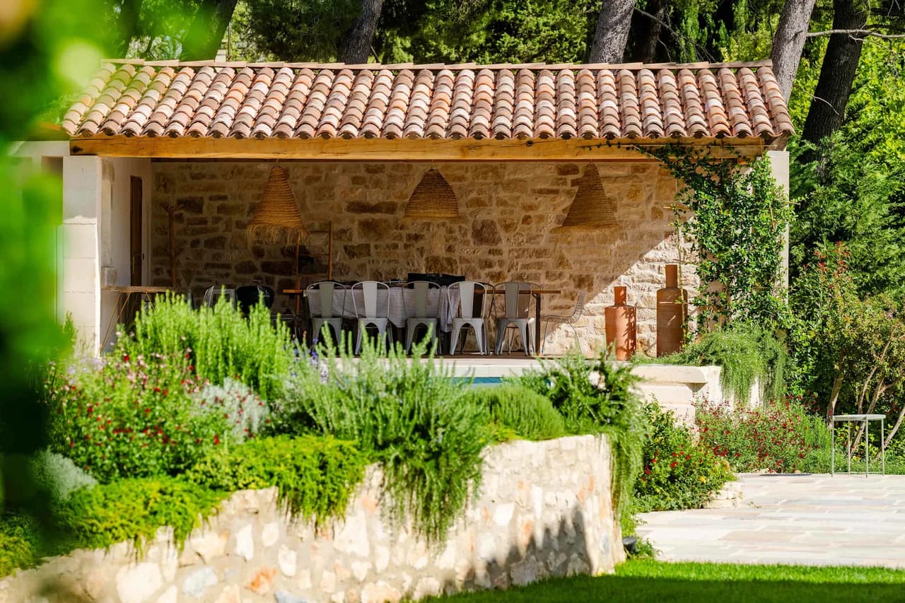 Alpilles View Seven-Bedroom Villa in Provence photo 3