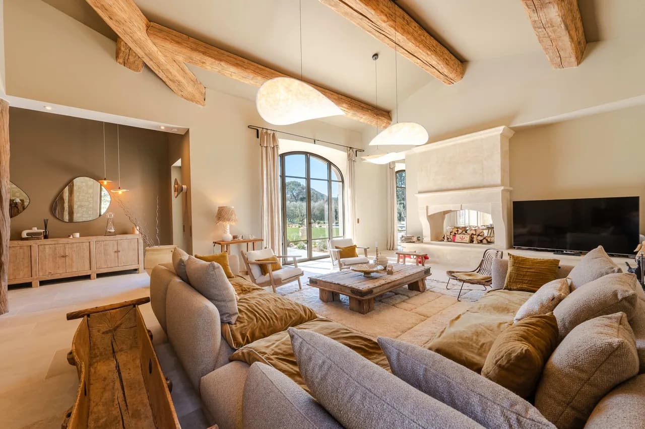Charming Four-Bedroom Villa in Provence photo 5