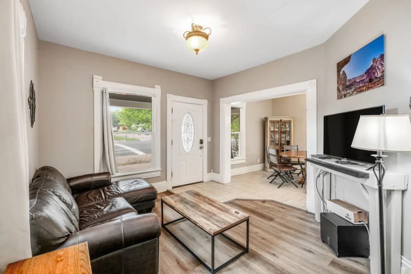 3BR near Downtown COS with fenced Backyard Seating