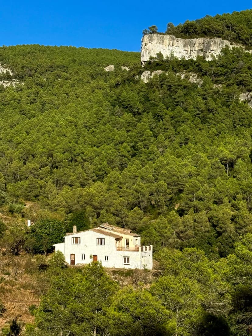 Secluded Mountain Stone House Nature Retreat