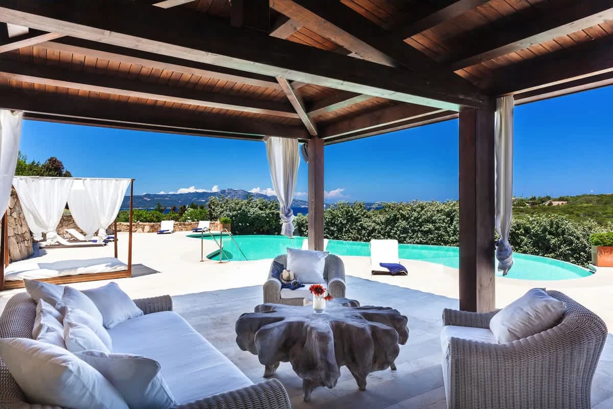 Beachfront Villa With Pool & Large Grounds photo 2