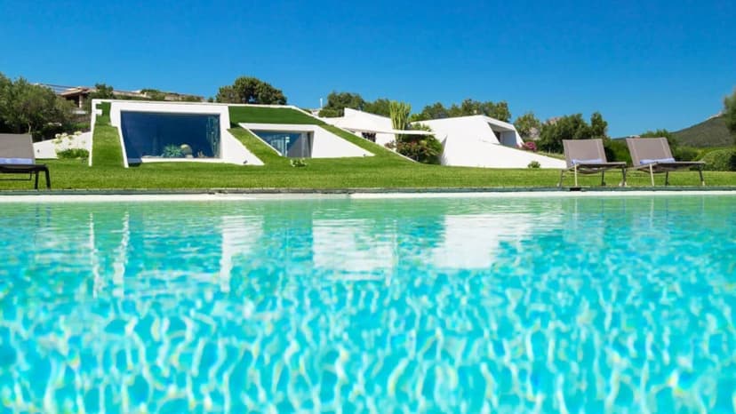 DESIGNER VILLA IN COSTA SMERALDA LOCATION