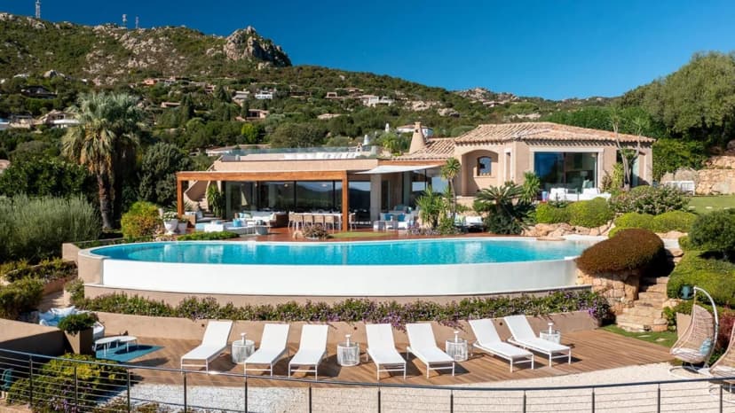 Luxury Retreat With Spectacular Sea Views