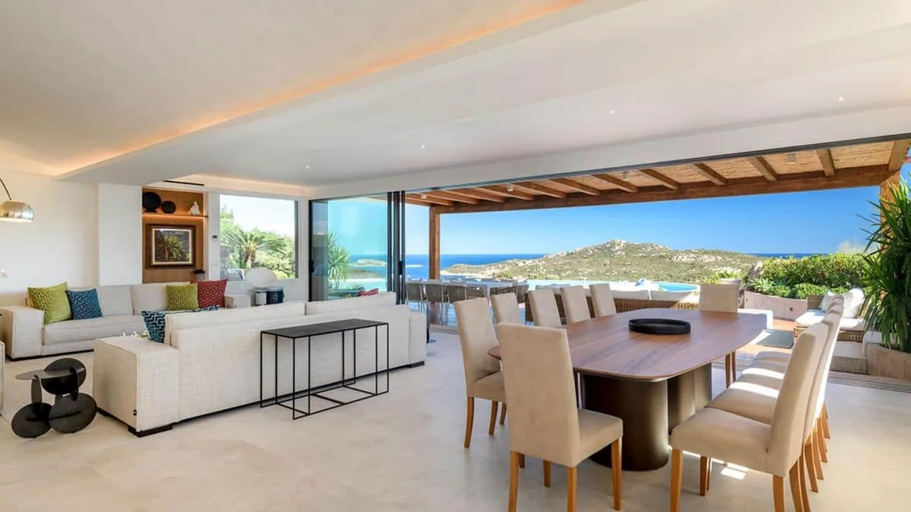 Luxury Retreat With Spectacular Sea Views photo 2