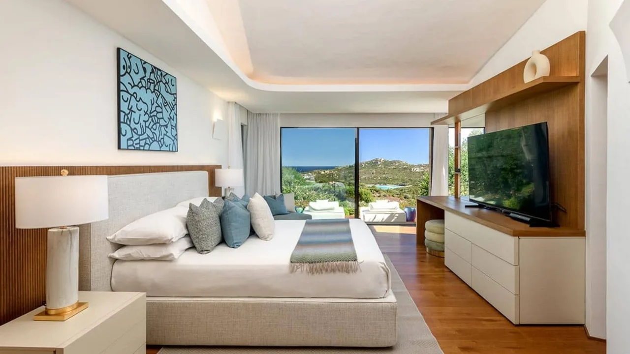 Luxury Retreat With Spectacular Sea Views photo 3