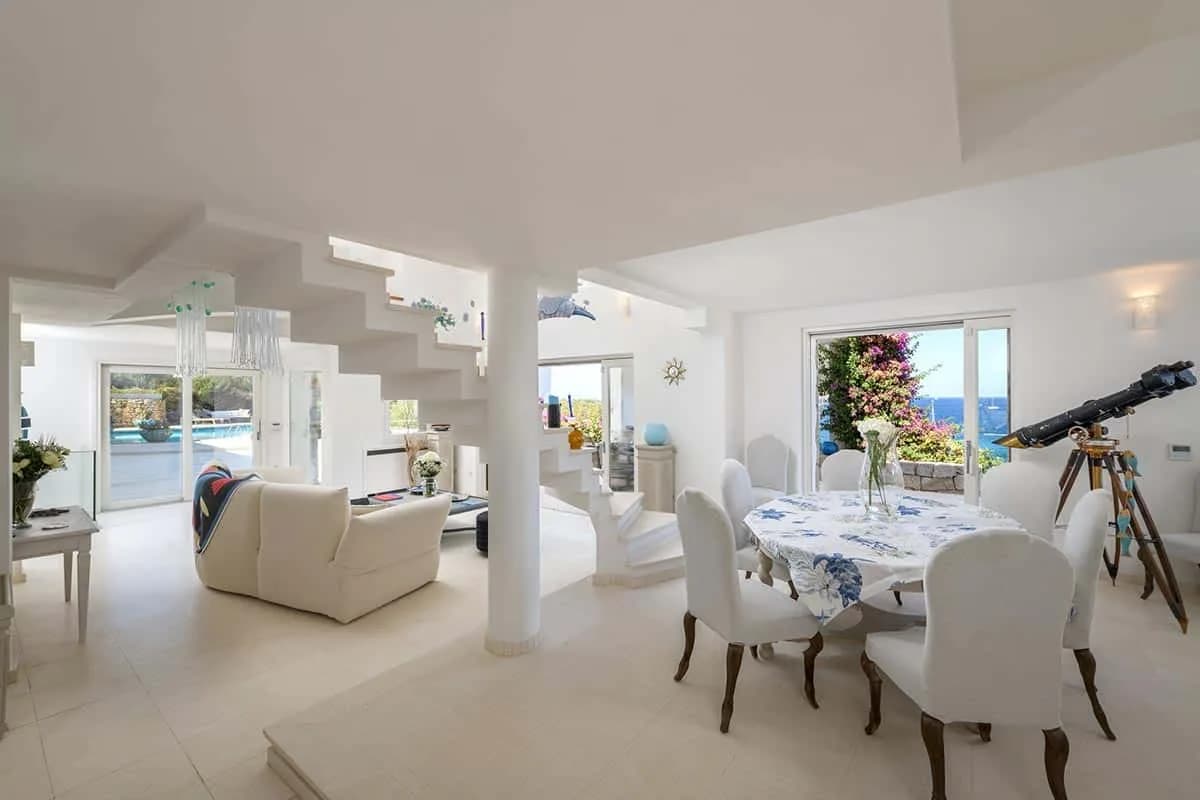 Waterfront Living With Pool and Verandas photo 5