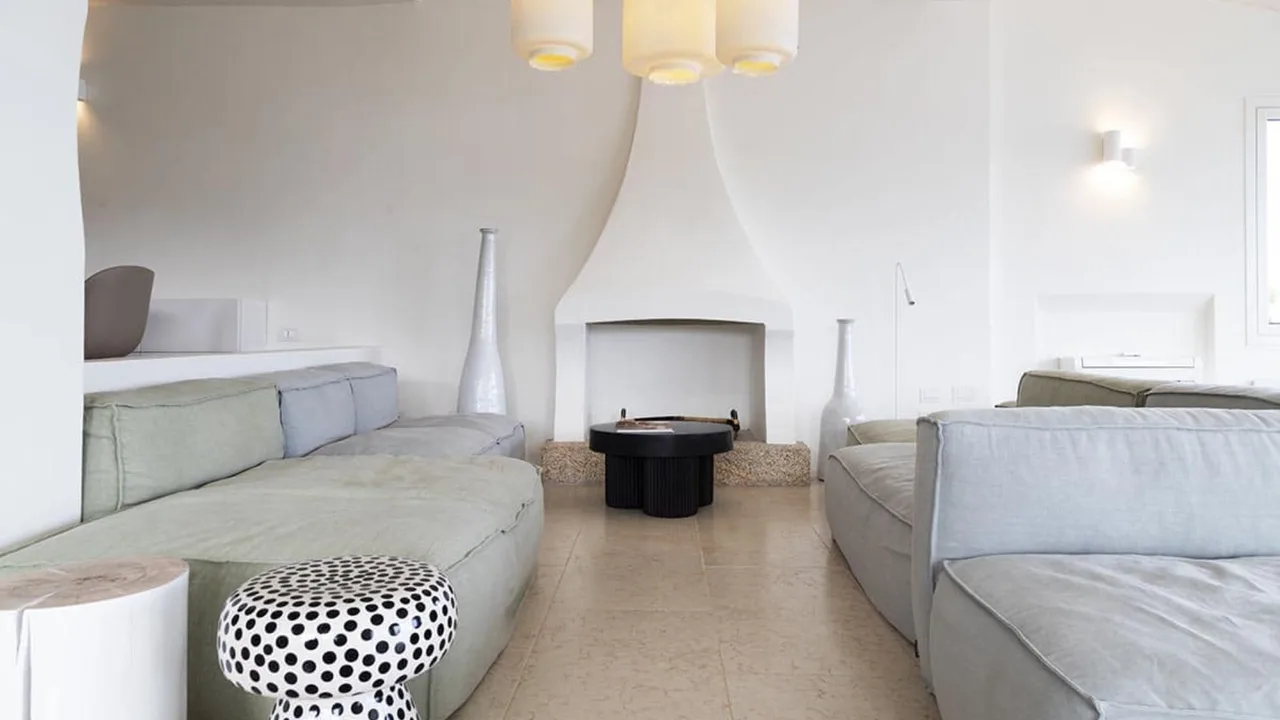 Coastal Luxury Retreat With Expansive Grounds photo 5