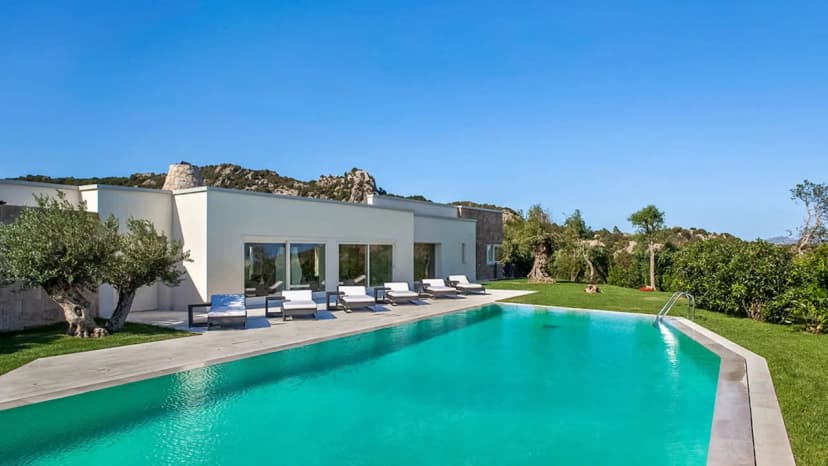 Modern Villa with Entertainment and Sea Views