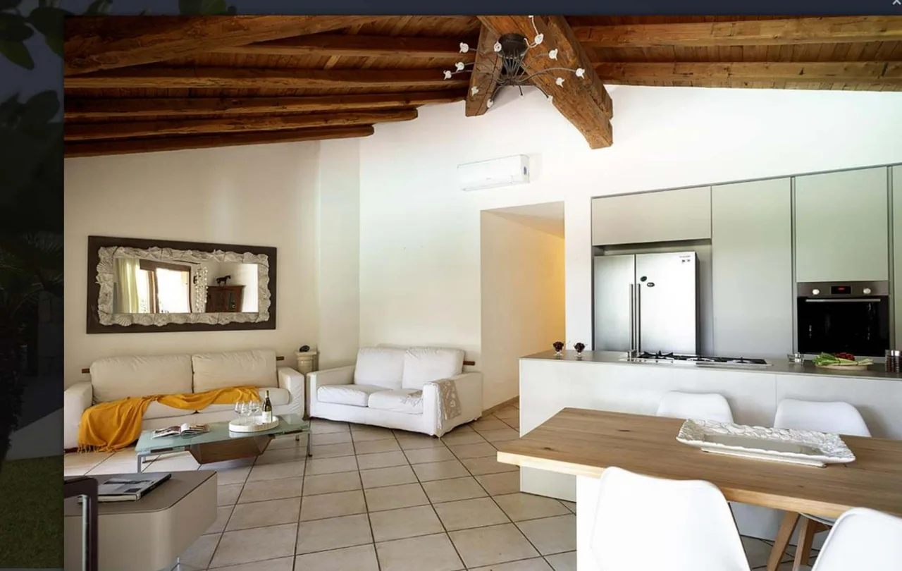 Elegant Beachside Villa With Pool photo 2