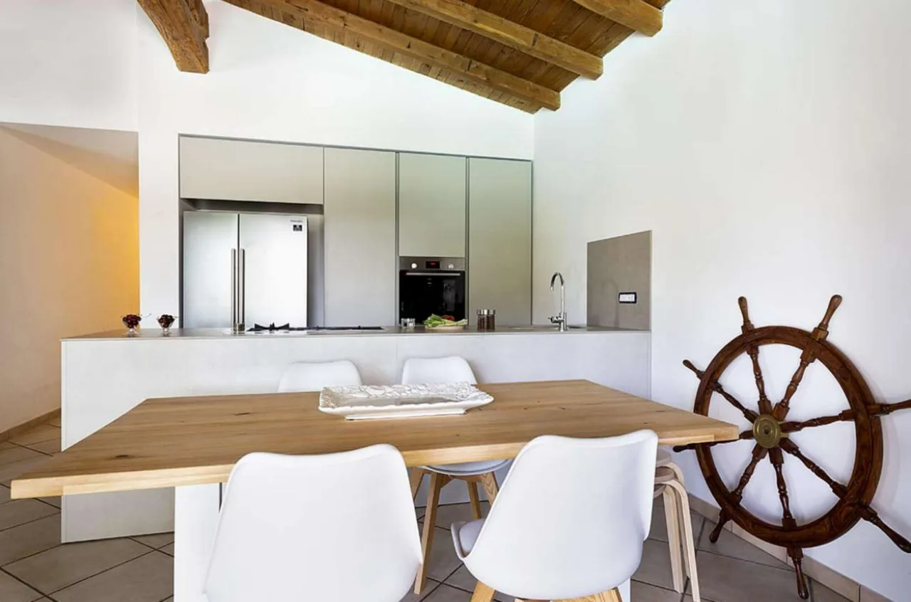 Elegant Beachside Villa With Pool photo 4