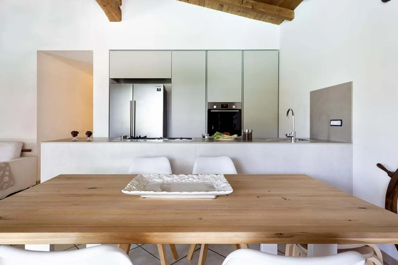 Elegant Beachside Villa With Pool photo 5