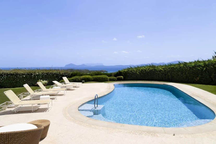 Luxury Villa w/ Heated pool, Spa & Sea Views