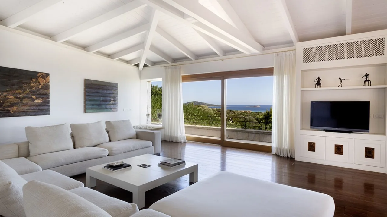 Mediterranean Villa With Pool and Verandas photo 2