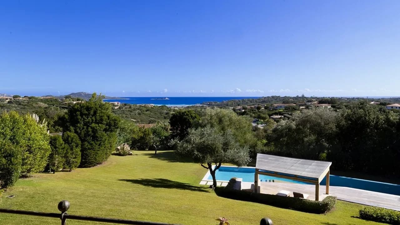 Mediterranean Villa With Pool and Verandas photo 4