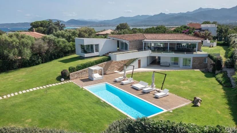 Luxury Seaside Property With Pool and Garden