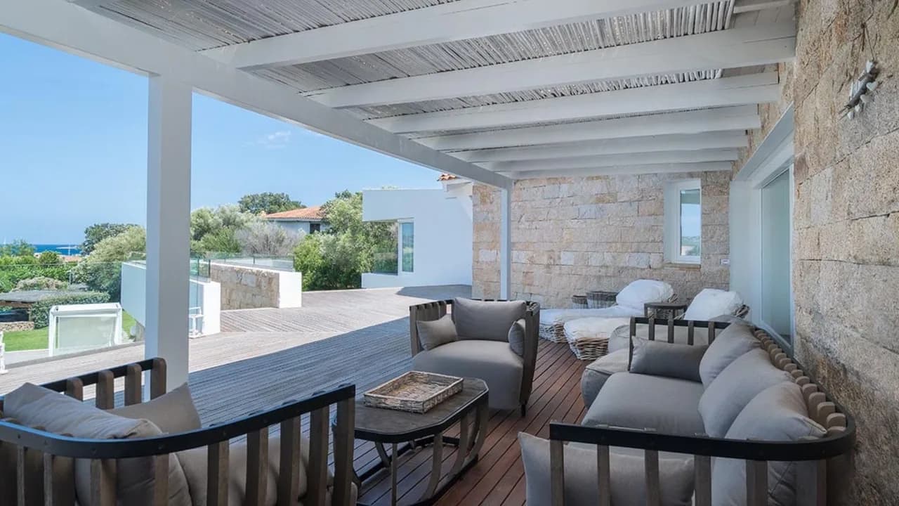 Luxury Seaside Property With Pool and Garden photo 4