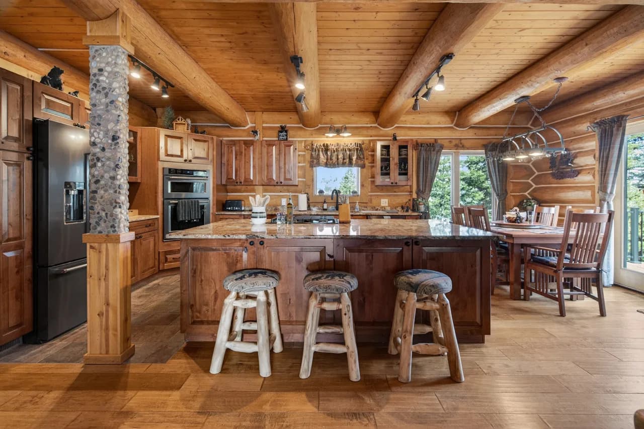 Mountain Log Cabin with Deck Views in Cascade Chipita Park photo 3
