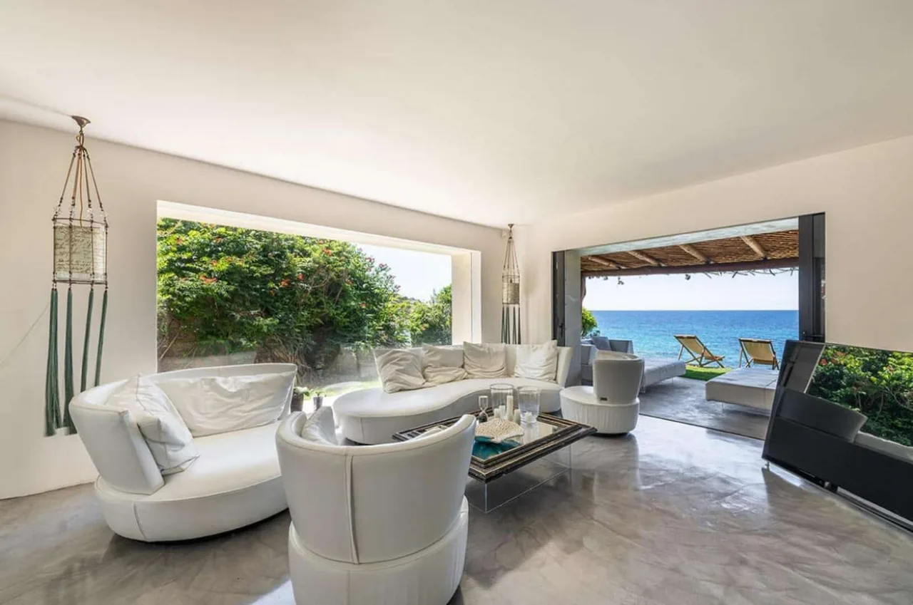 Beachfront Villa With Two Pools photo 2