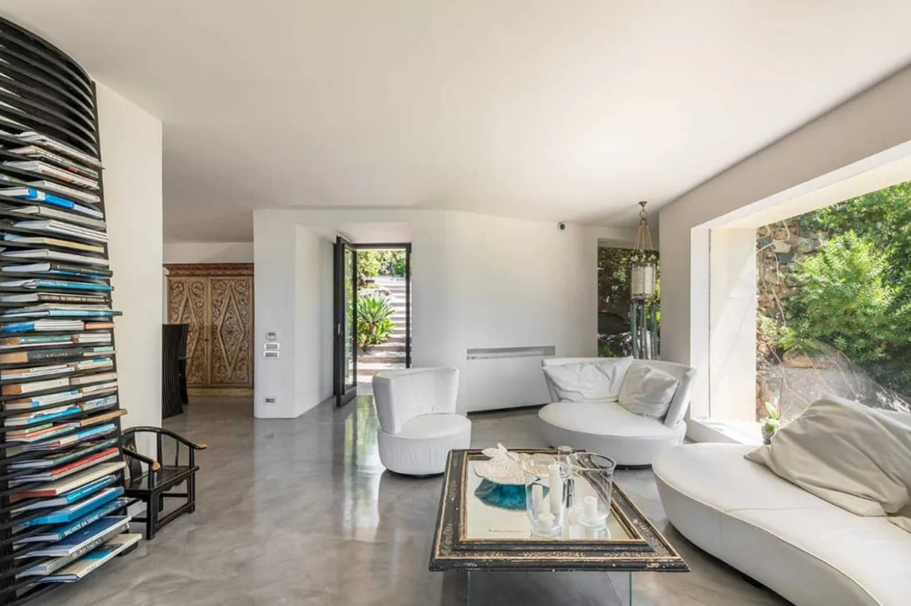Beachfront Villa With Two Pools photo 3