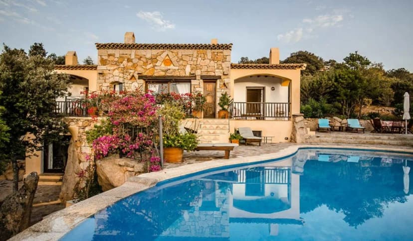 Spacious Villa Near Porto Cervo