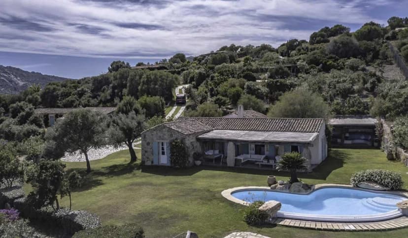 Elegant Coastal Villa With Sea Views