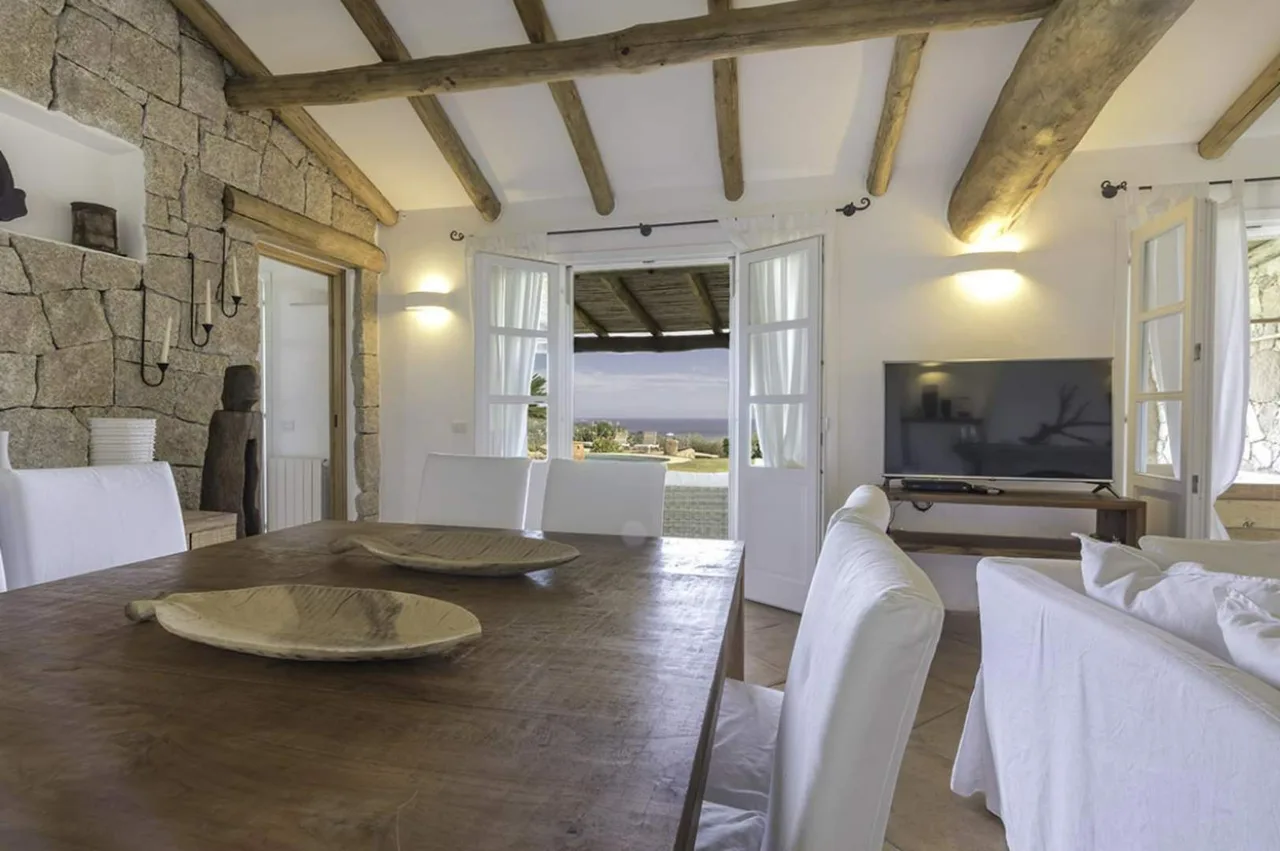 Elegant Coastal Villa With Sea Views photo 5