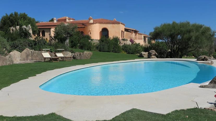Elegant Coastal Villa With Panoramic Views