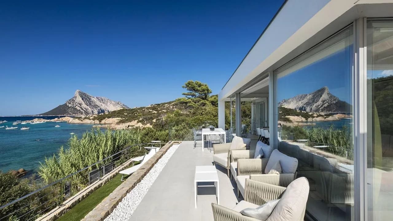 Luxury Coastal Hideaway With Private Swimming Pool