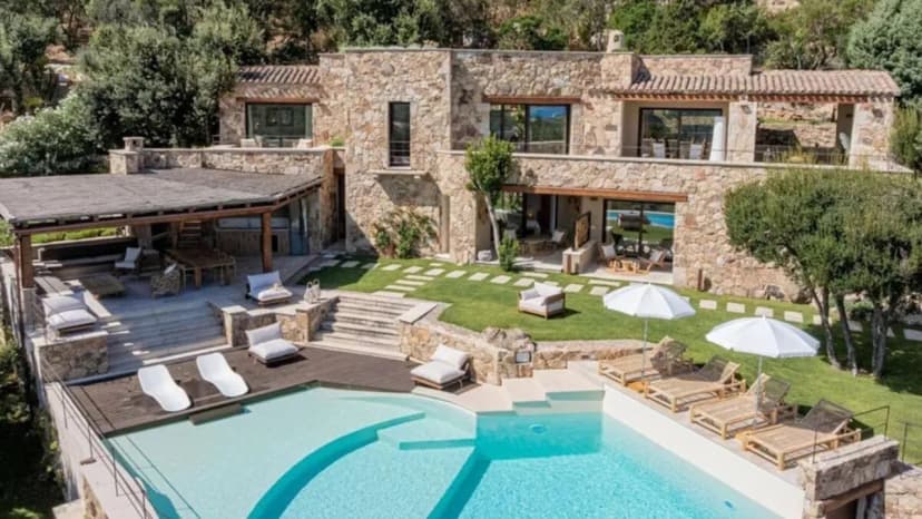 Luxury Coastal Villa With Swimming Pool