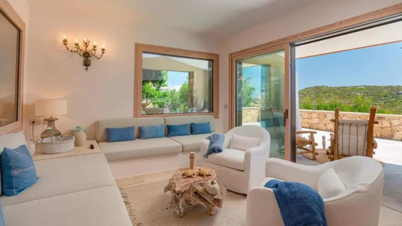 Luxury Coastal Villa With Swimming Pool photo 2