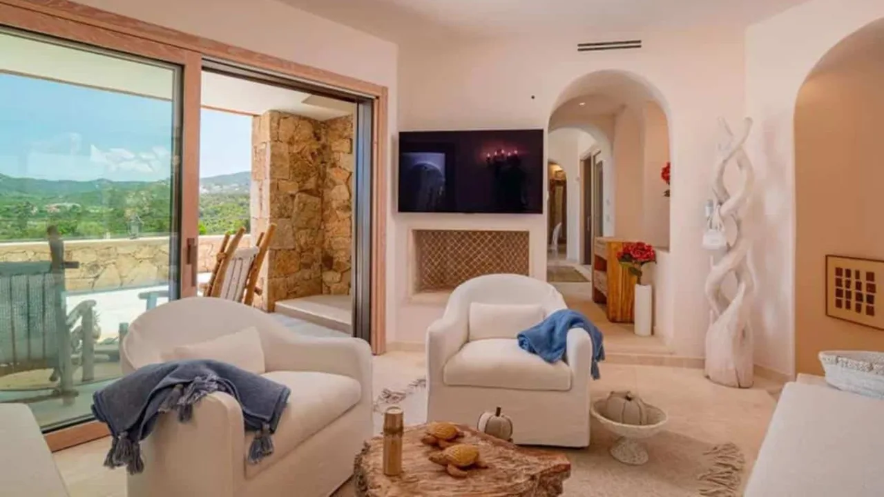 Luxury Coastal Villa With Swimming Pool photo 5