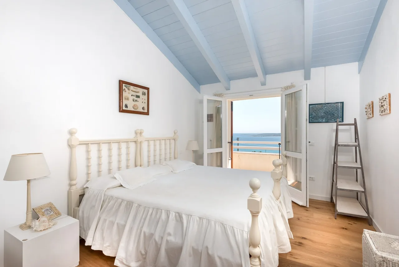 Beachfront Villa with Private Beach Access photo 3