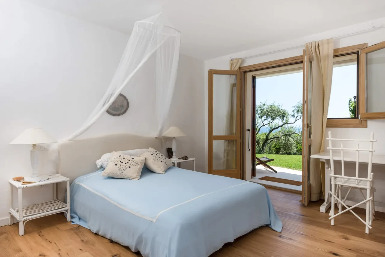Beachfront Villa with Private Beach Access photo 5