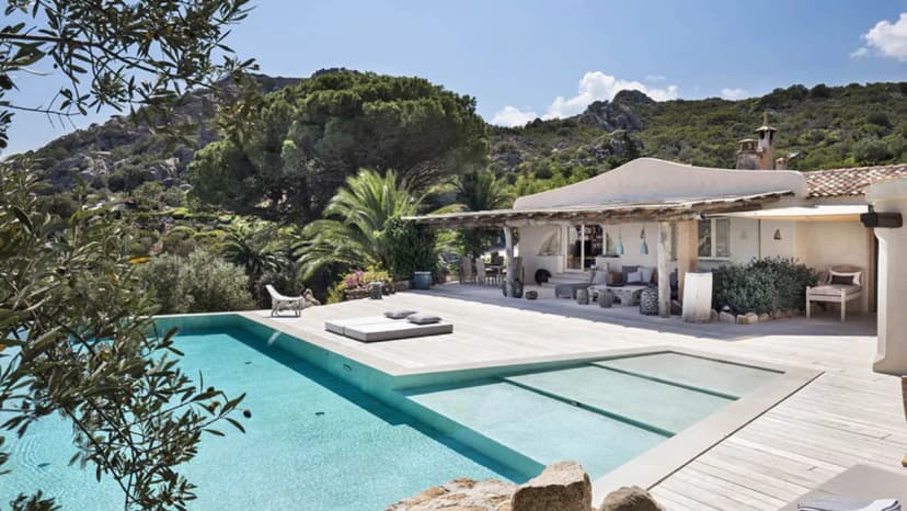 Coastal Living With Pool and Island Views