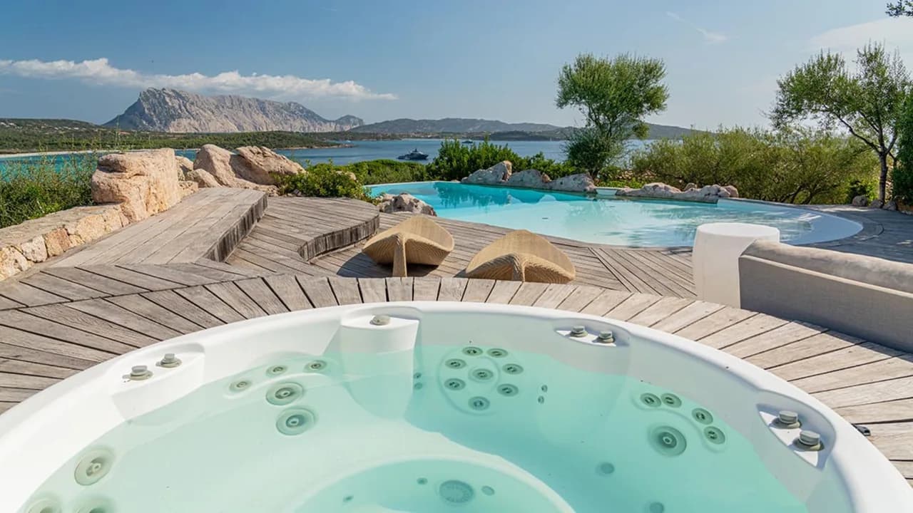 Waterfront Estate With Tennis and Beach Club photo 4