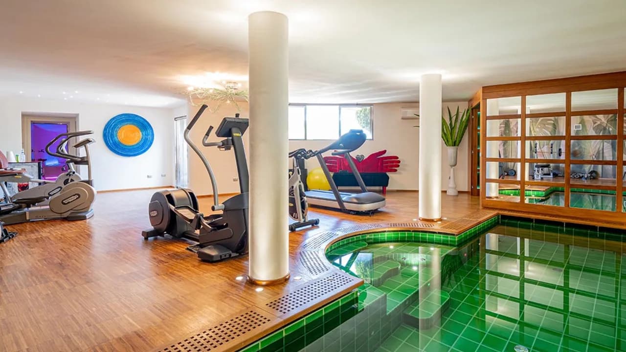 Waterfront Estate With Tennis and Beach Club photo 5
