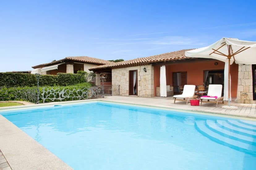 Elegant Beachside Villa With Views