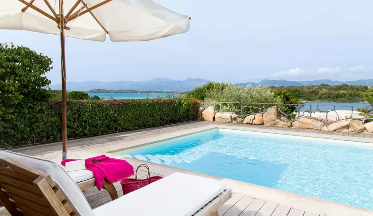 Elegant Beachside Villa With Views photo 3