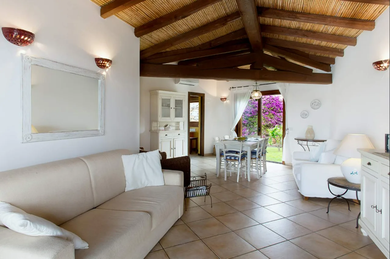 Elegant Beachside Villa With Views photo 4