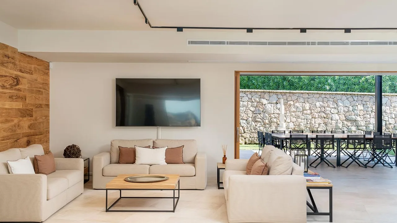 Luxury Hillside Villa With Outdoor Lounges photo 2